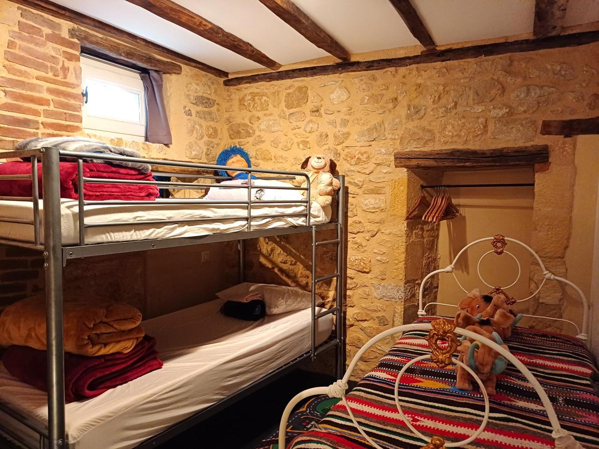 Au Pied Du Chateau - 5 A 11 Personnes - Baignade-Canoe-Piste Cyclable A 100 M Castelnaud La Chapelle Luaran gambar