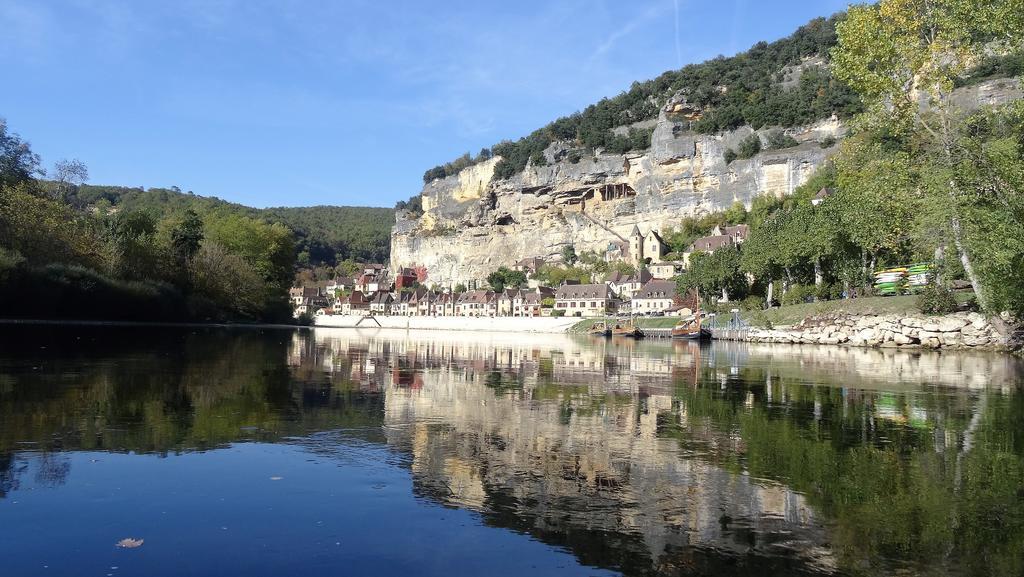 Au Pied Du Chateau - 5 A 11 Personnes - Baignade-Canoe-Piste Cyclable A 100 M Castelnaud La Chapelle Luaran gambar