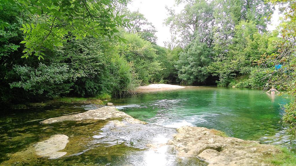 Au Pied Du Chateau - 5 A 11 Personnes - Baignade-Canoe-Piste Cyclable A 100 M Castelnaud La Chapelle Luaran gambar